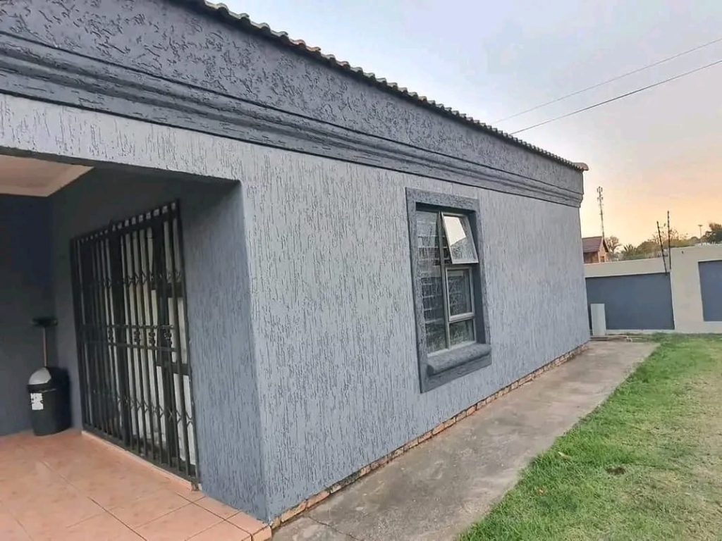 Interior wall design finished with gamazine coating